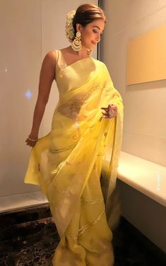 Pooja Hedge Saree, Poja Hegde, Saree Outfits, Indian Fits, South Indian Wedding Saree, Corset Fashion Outfits, Eyes Aesthetic, Haldi Outfits, Saree Blouse Styles