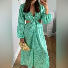 H&M Green And White Dress. Nwt. Size Medium. H&m Spring Dress For Date Night, H&m Dress For Date Night In Spring, Chic Beach Midi Dress By H&m, Chic H&m Midi Dress For Day Out, H&m Green Midi Dress For Spring, H&m Long Sleeve Spring Midi Dress, H&m Long Sleeve Midi Dress For Spring, H&m V-neck Maxi Dress For Brunch, H&m Spring Vacation Midi Dress