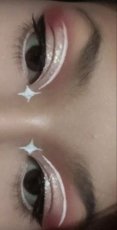 Cute School Eye Makeup, Soft Rhinestone Makeup, Easy Cool Eye Makeup, Marvel Eye Makeup, Pink And White Graphic Liner, Fairy Makeup Aesthetic Natural, Cute Eye Shadow Looks, Simple Cute Eye Makeup, Douyin Graphic Eyeliner