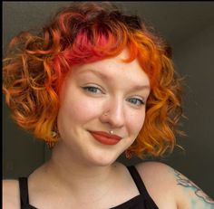 Asymmetric Bob Hairstyles, Short Curly Fringe Hairstyles, Short Curly Colorful Hair, Short Curly Hair Colour, Curly Bob With Bangs Hairstyles, Curly Short Hair Color, Short Curly Bob Hairstyles With Bangs, Curly Short Haircuts With Bangs, Curly Hair With Short Bangs