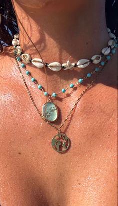 Boho Layered Necklaces, Summer Necklace Stack, Cali Life Style, Summer Eye Looks, The Olsen Twins, Surf Jewelry, Beachy Jewelry, Preppy Jewelry, Beach Stuff