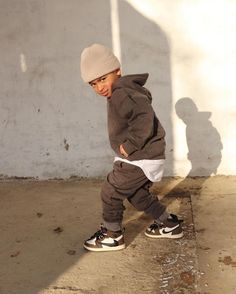 Baby Boy Streetwear, Boys Winter Outfits, Toddler Streetwear, Baby Streetwear, Toddler Boy Fashion Swag, Kids Fashion Boy Swag, Mom And Son Outfits, Stylish Children, Outfits For Kids