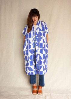 Shades Of Dark Blue, Painted Tiles, Garment Manufacturing, Dusters, Eclectic Fashion, Funky Fashion, Painting Tile, Knitwear Design, Side By Side