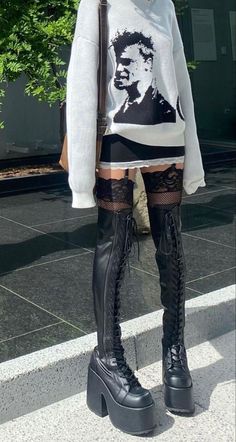 Punky Outfit For Women, Grunge Outfits 2023, Punk Outfit Inspiration, Classy Punk Outfits, Apperal Fashion, Y2k Long Sleeve, Alt Outfits, Coat For Women, New Rock