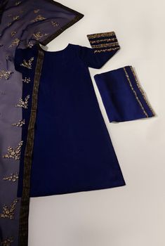 Curated on pure raw silk 80 gms in a dark navy blue hue with intricate handwork details, the dupatta features zari motifs with hand blocked borders on four sides, the flappers are adorned with #AghaNoor’s signature detailed floral borders, a beautiful classy design for your festive occasions, turn heads in “ Zartash “D New Party Wear Dress, Dress Designs For Girls, Desi Fits, Agha Noor, Qubool Hai, Desi Outfits, Lace Dress Design, Trendy Shirt Designs, Stylish Short Dresses