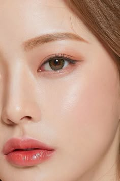 Soft Summer Makeup, Natural Contact Lenses, Color Contacts, Hair Style Korea, Summer Makeup Looks, Subtle Pattern, Dark Brown Eyes, Beauty Illustration, Makeup Looks Tutorial