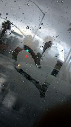 rain drops on the windshield of a car