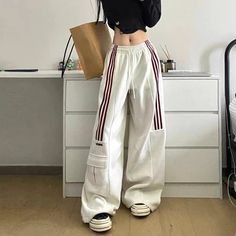 Spring Pants, 90s Y2k Fashion, Summer Outfits Y2k, Everyday Fashion Outfits, Y2k Aesthetic Outfits, Trendy Summer Outfits, Cargo Pants Women, Kpop Outfits, Fashion Essentials