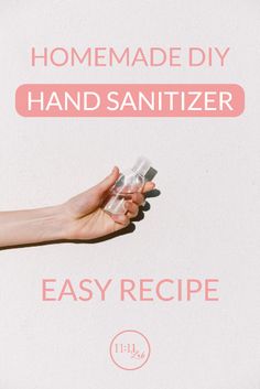 Make your own hand sanitizer and customize the scent with essential oils! Easy, homemade recipe using only a few ingredients you probably have at home! All natural, gentle and kid-safe! Click for recipe! Natural Skincare Recipes, Natural Beauty Recipes, Diy Skin Care Recipes, Homemade Diy, All Natural Skin Care, Homemade Recipe, Diy Beauty Recipes, Diy Skincare, Natural Diy