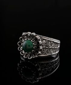 Introducing our gorgeous Filigree Cocktail Ring, a stunning piece of jewelry made from high-quality 925 sterling silver with an intricate daisy pattern. The front of this delicate ring boasts a unique touch with its cabochon round cut malachite gemstone. It is perfect for daily wear or special occasions such as date nights or wedding anniversaries. This sterling silver ring is an ideal gift for any occasion, including anniversaries, Christmas, Mother's Day, Thanksgiving (November 21-25), or birt Elegant Green Sterling Silver Flower Ring, Elegant Green Flower Ring In Sterling Silver, Green Sterling Silver Flower Ring, Daisy Cocktail, Silver Cocktail, Art Women, Daisy Pattern, Sterling Silver Filigree, Filigree Design