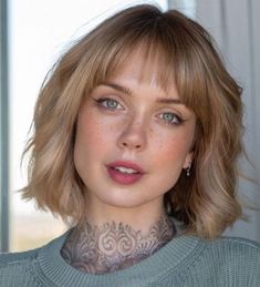 Bob haircut with undercut and fringe - Short bob hairstyles Arched Bangs, Short Hair With Bangs Hairstyles, Hair With Bangs Hairstyles, Blonde Hair With Bangs, Blonde Bob Hairstyles, Medium Bob, Bangs Hairstyles, Short Bangs