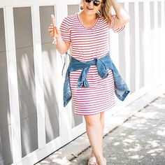 Flavor ice popsicles, pony tails and this @boden_clothing tee dress. Soaking in all the summer I can the next few weeks. I saw pumpkin beer pie the other day, I love fall, but TOO soon!! Why do we keep wishing away our days?! Me? I want to live them all; summer, fall, winter Ice Popsicles, Boden Clothing, Pumpkin Beer, Pony Tails, Flavor Ice, Fashion Blogger Outfit, Boden Dress, Street Fashion Photography, Modern Outfits