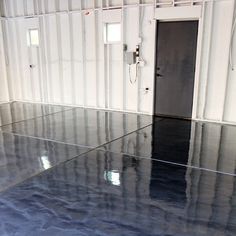 an empty room with shiny floors and white walls is seen in this image from the inside