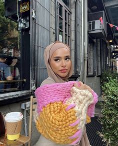 Batul Bazzi Outfits, Beige Hijab Outfit, Hijab Fall Outfits, Aesthetic Muslim Outfits, Beige Hijab, Outfit Knit, Hijab Wedding Dress, Muslim Style, Pashmina Hijab Tutorial