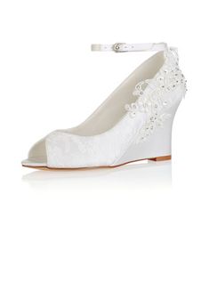 white bridal shoes with lace and pearls