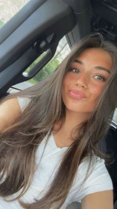 aicha Brunette Hair Outfits Fashion, Brown Hair Inspiration Straight, Fall Haircuts Long Hair, Dark Hair Teasy Lights, Dark Hair With Brown Eyes, Tan Girls With Brown Hair, Pretty Burnett Hair Girl, Light Brown Hair On Dark Hair, Olive Skin Green Eyes Hair Color