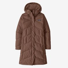 Our knee-length parka has a 100% recycled polyester shell; removable, insulated hood; and 600-fill-power 100% Recycled Down (duck and goose down reclaimed from down products) insulation. Made in a Fair Trade Certified™ factory. - Black Parka Outfits, 50% Logo, Long Coats, Long Parka, Womens Parka, Parka Coat, Patagonia Womens, Princess Seam, Long Coat