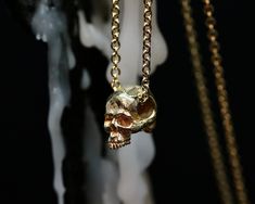 Chain with mini skull in 750 Gold (18 Kt.). Length cm. 50 The leather packaging is included in the price. The search for detail is dictated by the desire to differentiate itself from similar products on the market to make it precious and refined in the eyes of those who observe and wear it. All this requires a lot of work and patience but the result is extremely satisfying, as it will be impossible not to notice it. Included in the price of the jewel is the genuine leather packaging/card holder Gold Skull-shaped Engraved Jewelry, Yellow Gold Skull Jewelry For Gift, Luxury Skull Shaped Jewelry For Gift, Luxury Skull Jewelry For Gifts, Luxury Engraved Skull Jewelry, Gold Skull Necklace, Leather Packaging, Packaging Card, Gold Skull