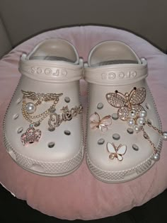 Tan Crocs With Charms, Croc Colors Shoes, Boujee Crocs, Crocs With Bling Charms, Best Croc Colors, Crocs With Gold Charms, Sandal Crocs, Glam Crocs