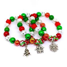 These adorable bracelets are the perfect favor for your little one's classroom party! Each bracelet features an antique silver Christmas charm, resin rhinestone beads and an assortment of red, green and white 10mm acrylic beads strung with durable stretch floss cord. Each bracelet will arrive individually packaged in organza bags. You will receive a mix of Christmas themed charms. If you would like a mix of boy's and girl's bracelets, just leave a note during checkout with the quantity needed of Christmas Bracelet Ideas, Winter Bracelet, Christmas Jewelry Diy, Making Bracelets With Beads, Beaded Memory Wire Bracelets, Christmas Angel Ornaments, Beaded Memory Wire, Diy Jewelry Unique, Birthday Bracelet