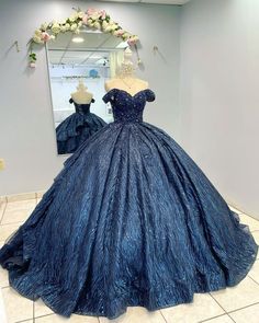 Vestidos Xv Aesthetic, Navy Blue Quinceanera Dresses, Xv Dresses, Starry Night Dress, Green Quinceanera Dresses, Dark Blue Wedding, Quinceanera Themes Dresses, Quinceñera Dresses, Disney Wedding Dresses