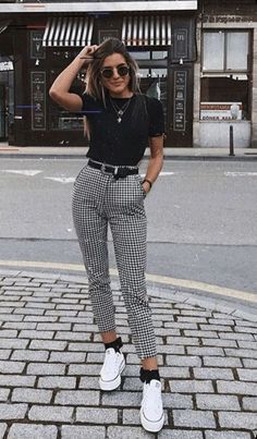 Gal Outfits, Official Outfits, Corporate Swag, Capri Pants Outfits, French Clothing, Doc Martens Outfit, Cooler Style, Checkered Pants, 90's Fashion