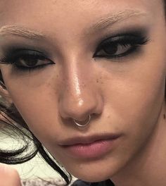 Maquillage Goth, Maquillage On Fleek, Medusa Piercing, Swag Makeup, Dope Makeup, Edgy Makeup, Black Makeup, Goth Makeup, Dark Makeup