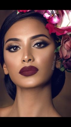 Makeup Tips Dark Skin, Makeup Bibir, Burgundy Makeup Look, Burgundy Makeup, Makeup Cantik, Soft Smokey Eye, Wedding Bridal Makeup, Burgundy Lips, Wedding Hairstyles And Makeup