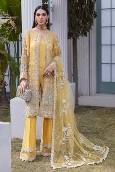 Tabbassum Mughal Morning Light Meeras Wedding Edition – Sara Clothes Luxury Shirt, Embroidery Fashion Detail, Organza Sleeves, Elegant Blouse Designs, Embroidered Organza, Pakistani Bridal Dresses, Indian Embroidery, Silk Trousers, Organza Dupatta