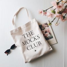 White Everyday Bag With Branding, Everyday White Bags With Branding, Everyday White Branded Bag, Branded Tote Bags For Gifts, Spring Tote Bag, Bag Png, Tote Bag Mockup, Spring Tote, Custom Brand Design