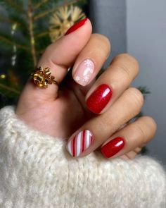 47 Insanely Cute December Nails and December Nail Designs You Have to Recreate For The Holiday Season - With Houna Nail Art Noel, Candy Cane Nails, December Nails, Milky Nails, Red Christmas Nails, Nagel Tips, Summery Nails