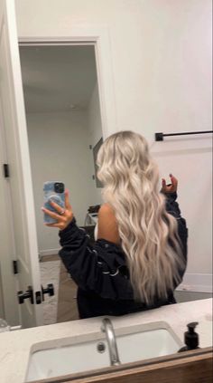 Cool Tone Platinum Blonde, Utah Curls, Platinum Blonde Hair Extensions, Blonde Hair Goals, Perfect Blonde Hair, Blonde Hair Care, Large Mirrors, Bright Blonde Hair, Summer Blonde Hair