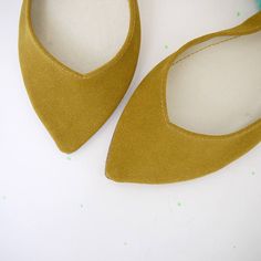 Pointed Toe Ballet Flats Shoes in Soft Yellow Italian Leather - Etsy Wedding Flats For Bride, Wedding Ballet Flats, Pointy Flats, Textile Bag, Sunflower Yellow, Wedding Flats, Handmade Textiles, Soft Yellow, Womens Wedding Shoes