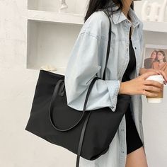 SPECIFICATIONSTypes of bags: Shoulder BagsStyle: CasualShape: Casual TotePlace Of Origin: GUANG DONG ProvincePlace Of Origin: GUANG DONG ProvincePattern Type: SolidOrigin: CN(Origin)Occasion: VersatileNumber of Handles/Straps: TwoModel Number: WomenMain Material: nylonLining Material: PolyesterInterior: No PocketHardness: SoftHandbags Type: Shoulder BagsGender: WOMENClosure Type: zipperCN: GuangdongBrand Name: AIZHIYI Outfits Pastel, Handbags For School, Waterproof Tote, Shopping Totes, Female Shoulder, Y2k Aesthetic Outfits, Casual Tote, Shoulder Messenger Bag, Tote Purse