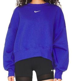 NIKE WOMEN'S NIKE SPORTSWEAR PHOENIX FLEECE CREWNECK SWEATSHIRT Size Small Style # DQ5761 - 430 Purple Rise up and transform your fleece wardrobe with strong cozy vibes. With a voluminous fit and exaggerated ribbing, this Phoenix Fleece sweatshirt gives you a look that's anything but basic. Smooth on the outside and cozy on the inside, brushed fleece is our go-to sweatshirt material for colder temperatures. Elongated ribbing at the cuffs and hem provides extra comfort and structure. Long Sleeve Purple Nike Fleece, 70s Tennis, Nike Sportswear Phoenix Fleece, Nike Cropped Hoodie, Nike Quarter Zip, Nike Pullover Hoodie, Tennis Tank Tops, Purple Fleece, Venus Williams