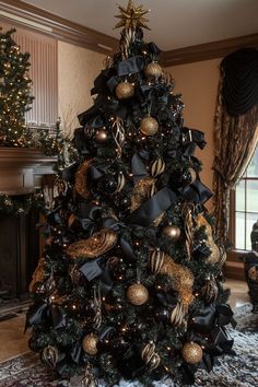 Black And Nude Christmas Tree, Black Christmas Tree Ideas, Christmas Diy's, Black Christmas Tree, Gold Christmas Tree Decorations, Luxury Christmas Tree