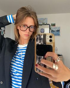 Big Glasses Outfit, Jimmy Fairly Glasses, Trendy Glasses 2023, Thick Glasses Frames, Eyeglasses Aesthetic, Quirky Glasses