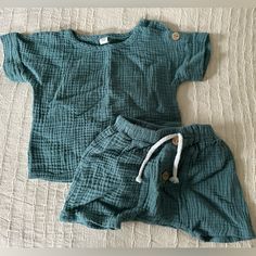 Linen/Muslin Looking Baby Set. Size 0-6 Months. Never Worn! Smoke Free Home Muslin Outfit, Mini Wardrobe, Studio Mini, Hippie Clothes, Baby Set, Cotton Muslin, Hippie Outfits, Wardrobe Ideas, Baby Sets