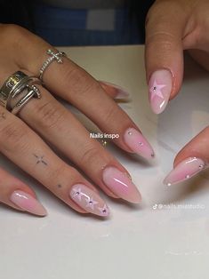 Almond Pink Nails Design, Pink Almond Nail Ideas, Oval Nails Ideas, Nail Inspo Aesthetic, Pink Almond Nails, Hello Nails, Aesthetic Nails