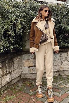 Shearling Moto Jacket, Jacket Trend, Winter Jacket Outfits, Obsessed With Her, Winter Outfits Aesthetic, Winter Fashion Outfits Casual, Faux Leather Moto Jacket, Aviator Style, Influencers Fashion