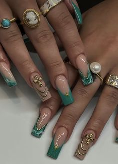 Aqua French Tip Nails, Simple Nails Green, Short Green Nails Ideas, Mexico Nails Vacations, Teal And Gold Nails, Nails For Mexico, Emerald Green Nail Designs, Greek Nails, Emerald Nails