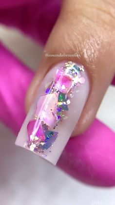 Amanda Alves | Instrutora e Nail Designer on Instagram: "Vem comigo fazer essa decoração linda !!! 🤩🤩🤩 Decorações @semprebellanails_loja #tutorial #unhasencapsuladas #decoracoesunhas #unhas #reels #reelsvideos #reelsunhas #unhasdecoradas #passoapasso #madreperolas #flakes #glitter #uñas #unhasgringas #explore #explorar" Nails Art, Stylish Nails