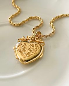 The Mon Amour Locket, my love locket is a beautiful locket you can keep your treasures close to the heart. Gold plated silver functioning heart locket and possible to adhere photos. Gold plated brass rope chain 2.5mm thick and 16-18 inches in length . Affordable Vintage Pearl Necklace Gift, Luxury Victorian Necklace For Memorial, 22nd Bday, Locket Jewelry, Soft Dramatic, Jewelry Lockets, Heart Locket Necklace, Gold Locket, Dope Jewelry