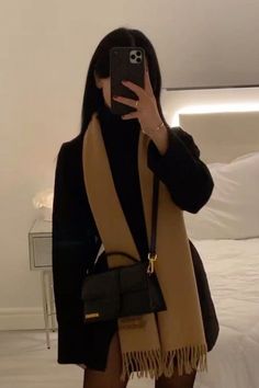 Elegant Outfits Aesthetic Luxury, Black Color Outfits, Timeless Dresses Classy, Scarf Outfit Aesthetic, Stile Blair Waldorf, Adrette Outfits, Fest Outfits, Nashville Outfits, Winter Fashion Outfits Casual