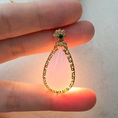 Purple Lavender Teardrop Pendant, 18K Solid Gold (Pendant Only)Stone Type: Natural Jadeite Jade (Grade A)Pendant Size: 1.32 x 0.65 x 0.33 in.Pendant Weight: 4.820 gramsPendant Frame: 18K Solid Gold (Supports chains up to 2.5 mm)Stone Translucency: Semi-translucentUnique ID: NGTC-F-DCSW106428NATURAL JADE: This is a high grade jadeite jade pendant necklace. It is exquisitely hand carved. The pendant is completely natural jade, un-dyed, and in its natural form.PENDANT: The Lavender Purple Jade Tear Elegant Pink Jade Jewelry, Jade Pendant Necklace, Purple Jade, Pendant Bails, Solid Gold Necklace, Purple Lavender, Teardrop Pendant, Natural Jade, Jade Stone