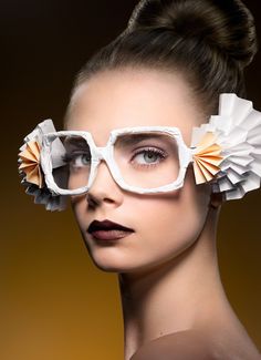 Origami Glasses//facesunglasses Origami Glasses, Crazy Glasses, White Glasses, Poppy Delevingne, Four Eyes, Funny Face, Cara Delevingne, Eyewear Fashion