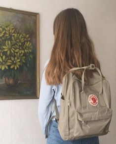 Fjallraven Kanken Beige, Kanken Backpack Aesthetic School, Uni Backpack Aesthetic, Kanken Graphite, Fjallraven Kanken Aesthetic, Uni Backpack, Kanken Classic