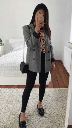 Fashion In Your 30s, Work Outfits Frauen, Fall College Outfits, Oversize Pullover, Elegante Casual, Cute Outfits For School, Illustration Fashion, Striped Blazer