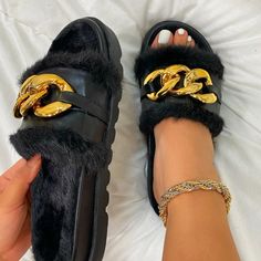 Luxury Modern Platform Slippers With Rubber Sole, Designer Slides Women, Slipper Shoes Women, Designer Slides, Comfy Flats, Plush Slippers, Flip Flops Style, Fashion Slippers, Shoe Tags