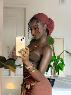 Earthy Outfits Aesthetic, Earth Girl, Hair Scarf Styles, Estilo Hippie, Black Is Beautiful, Scarf Hairstyles, Aesthetic Outfits